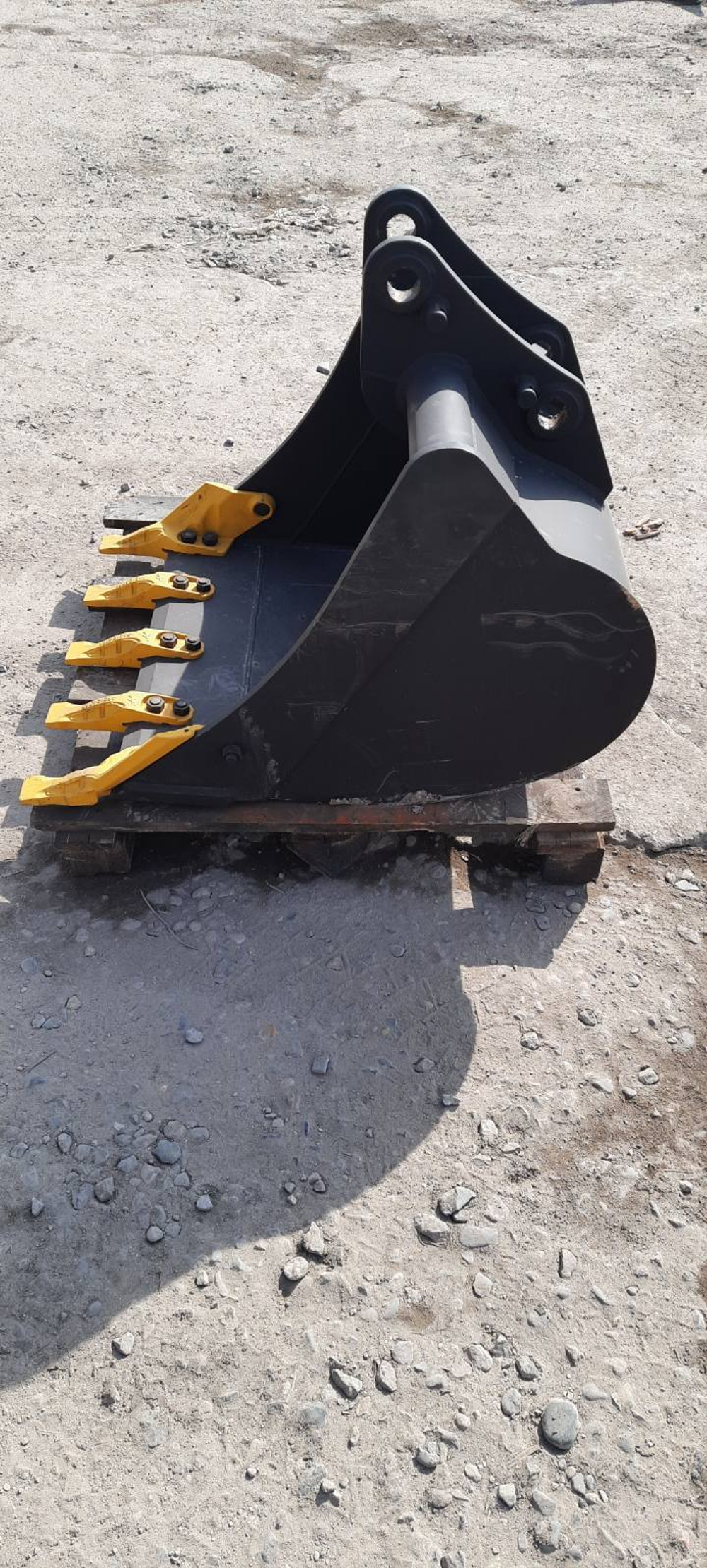 Ковш Komatsu WB93/WB97 800 мм 0,22 м3 (42N-812-1610)