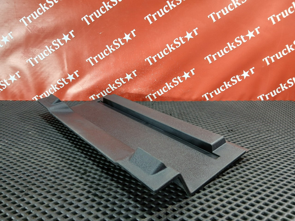 Крышка блока предохранителей