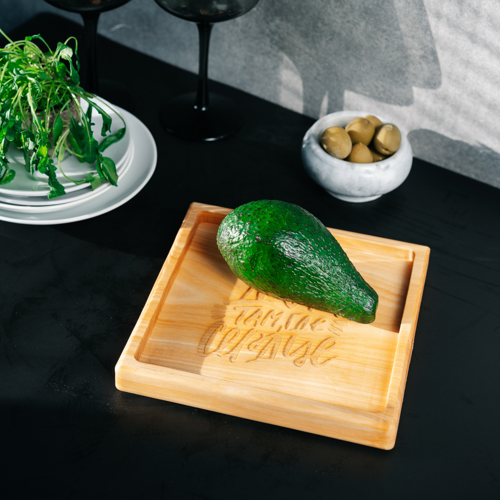 Деревянная менажница из кедра для подачи блюд и закусок "Дом там где сердце"