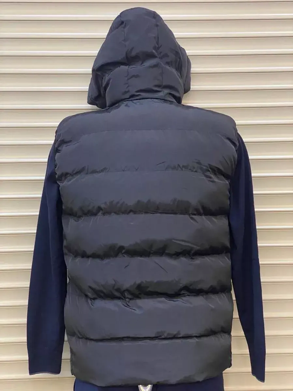 Жилетка мужская с капюшоном