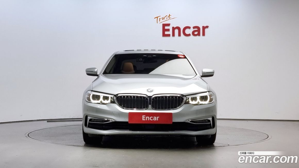 BMW 5 Series (G30) 520i Luxury (04.2020)