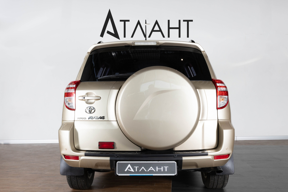Toyota RAV4, 2011 год