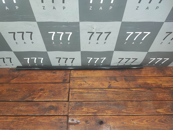 Молдинг стекла заднего левого Mercedes AMG GT (X290) 18-нв Б/У Оригинал A2907302101