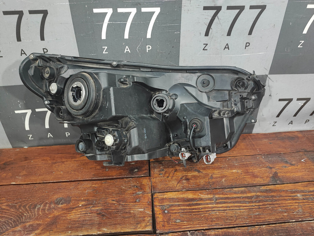 Фара левая Toyota RAV4 IV (XA40) 15-19 Б/У Оригинал 8117042650