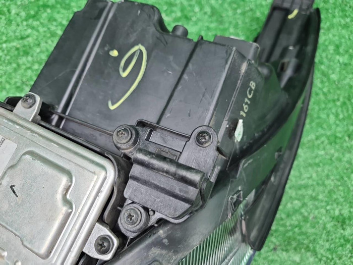 Фара правая Kia Sportage 4 QL (2016-2018) ксенон