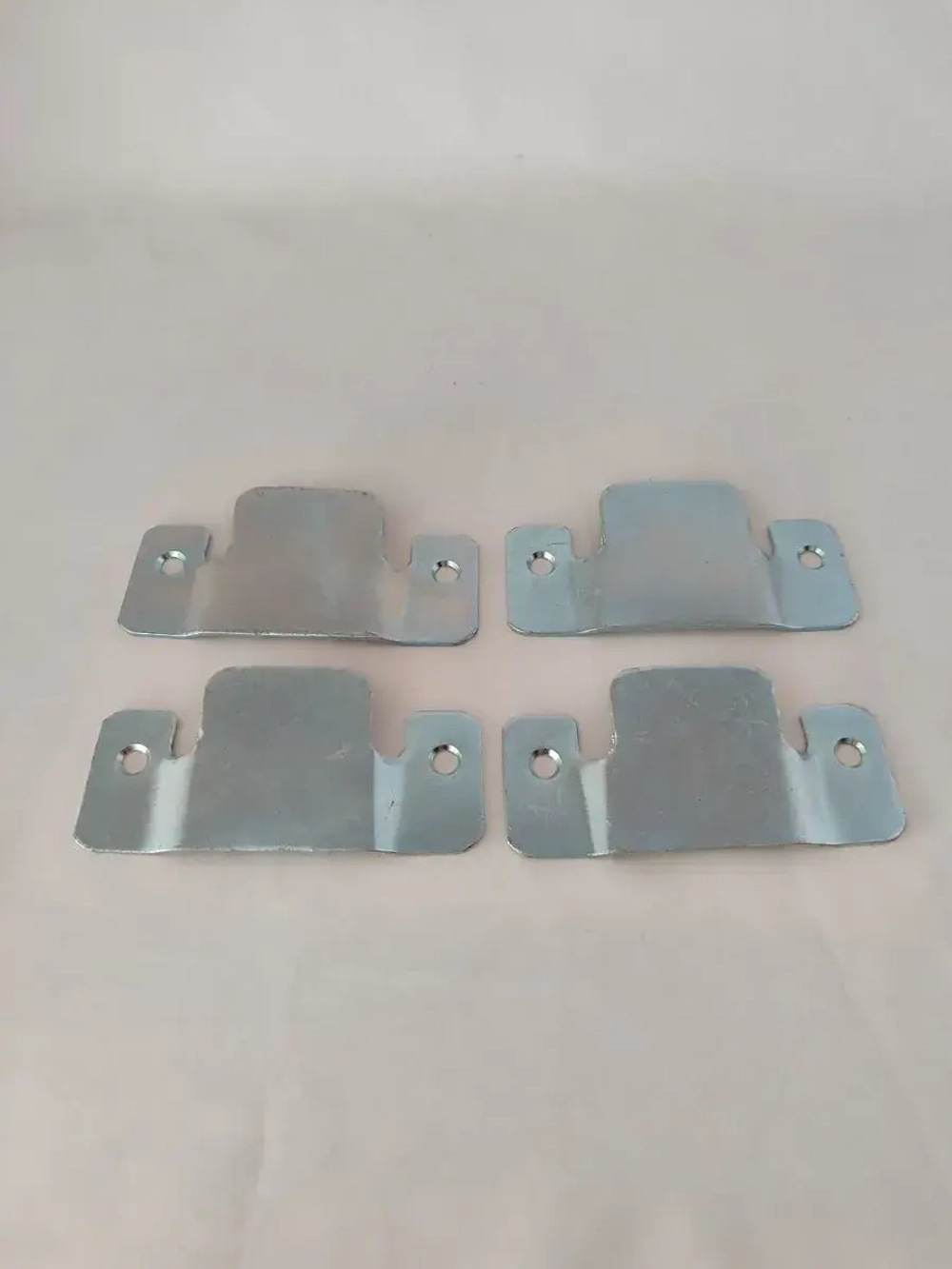 Зацеп мебельный соединитель крокодил гребенка - 4 шт