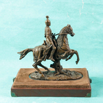 Настольная кабинетная скульптура «Конный рыцарь с копьем»