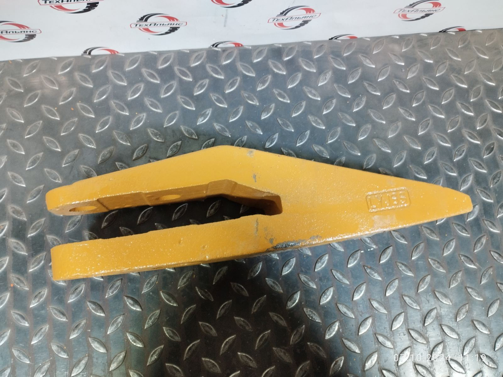 Зуб болтовой 132799000289А центральный