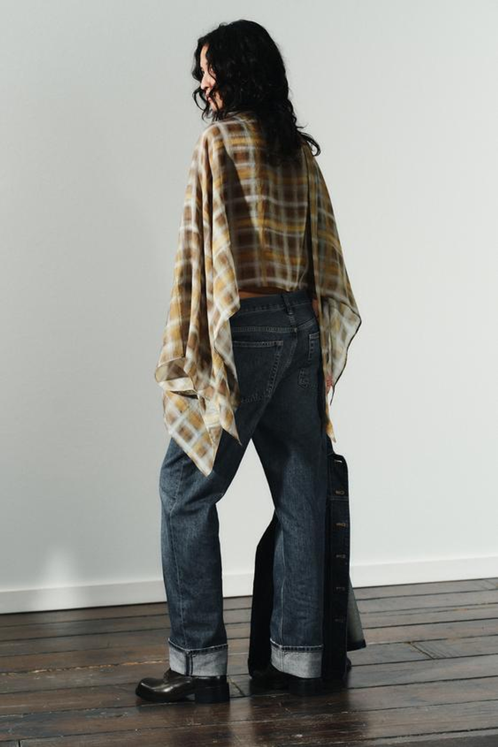 ZARA ПРЯМЫЕ ДЖИНСЫ FOLDED СО СРЕДНЕЙ ПОСАДКОЙ, МОРСКОЙ СИНИЙ