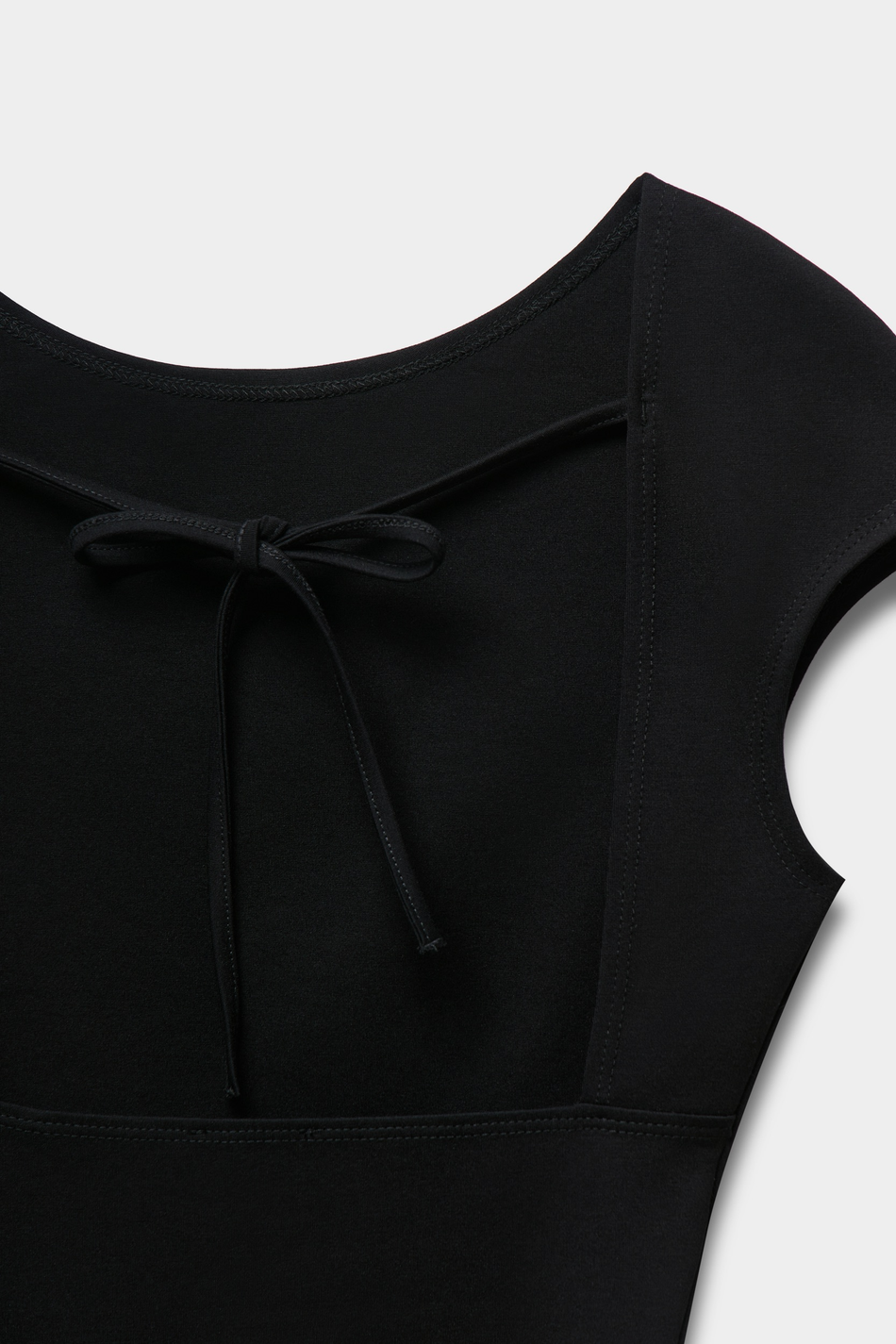 Топ из трикотажа с открытой спиной