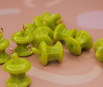 Подвеска яблоко огрызок акрил 25х19 мм