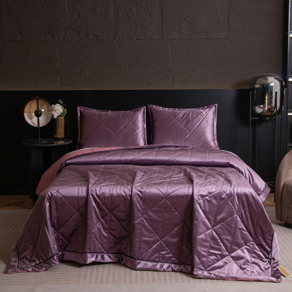 Велюровое покрывало в клетку с наволочками OVL042