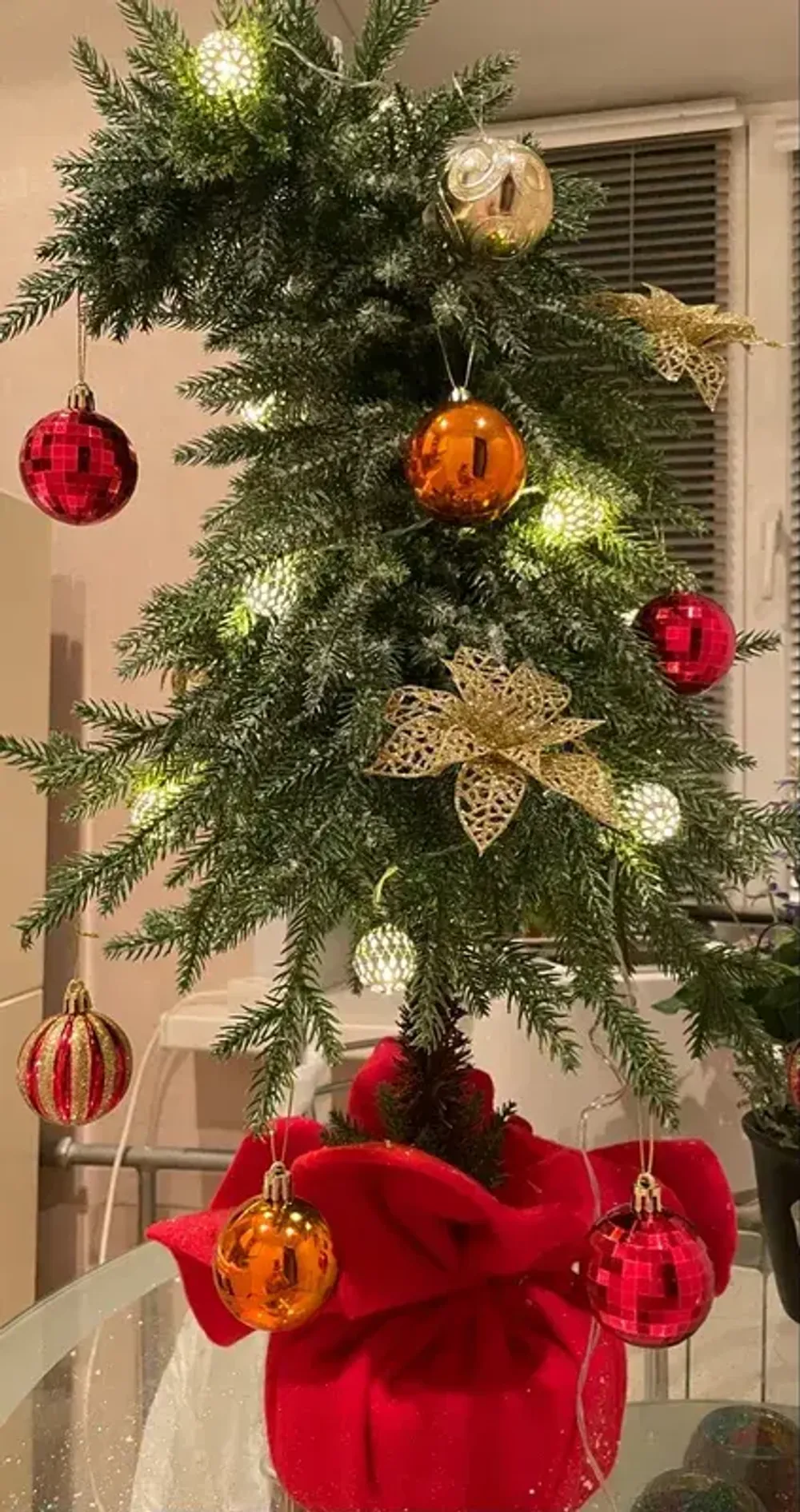 Искусственная ель на ножке "Гринч" (Литая хвоя с инеем) 70 см