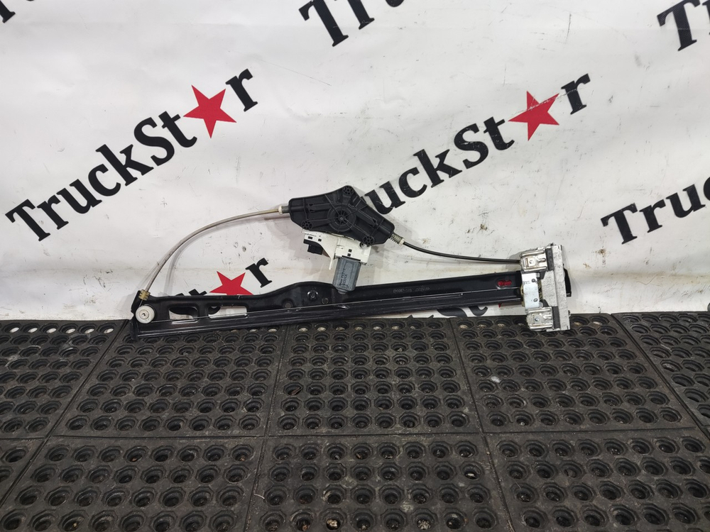 Стеклоподъемник левый в сборе 2020г.