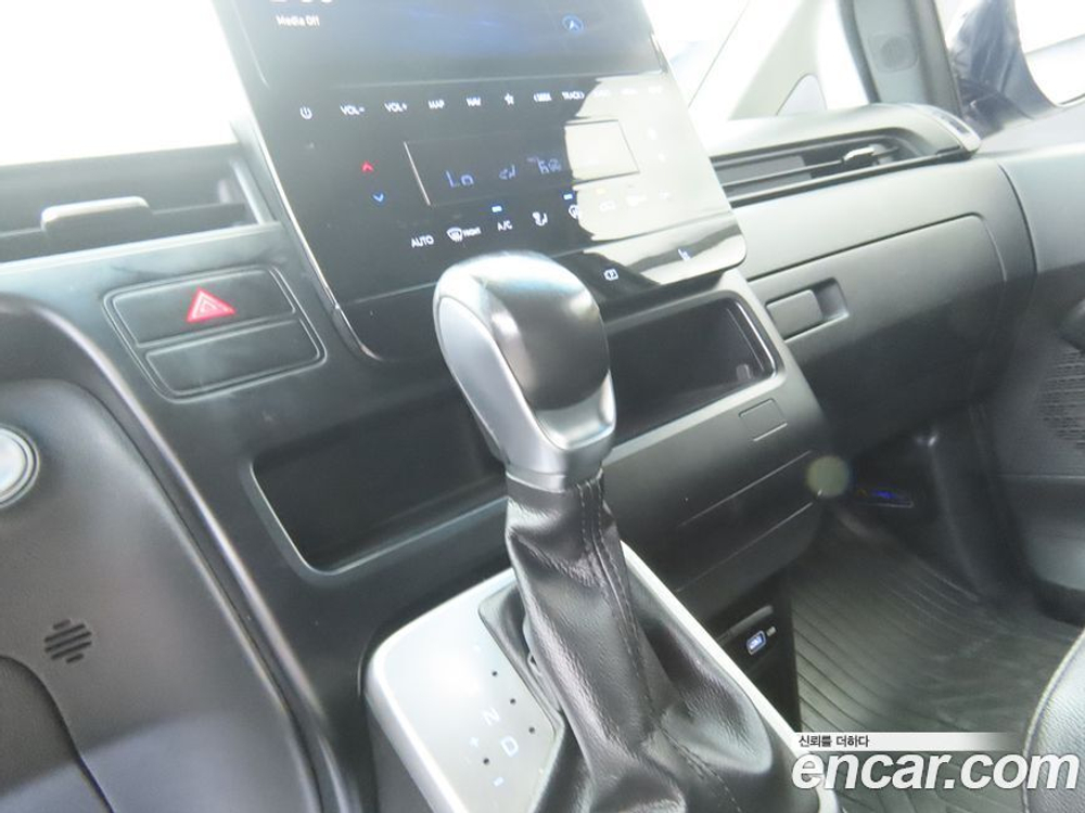 Hyundai Staria Cargo 3-х местный (07.2021)