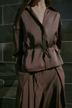 ZARA АТЛАСНАЯ БЛУЗКА С ПОЯСОМ, КОРИЧНЕВЫЙ