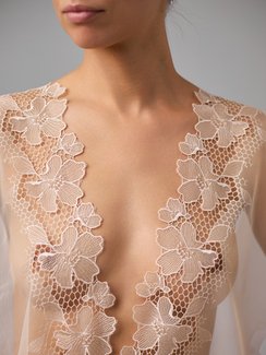 05-166 Вышивка на неэл. сетке 21 см, телесный (левая)