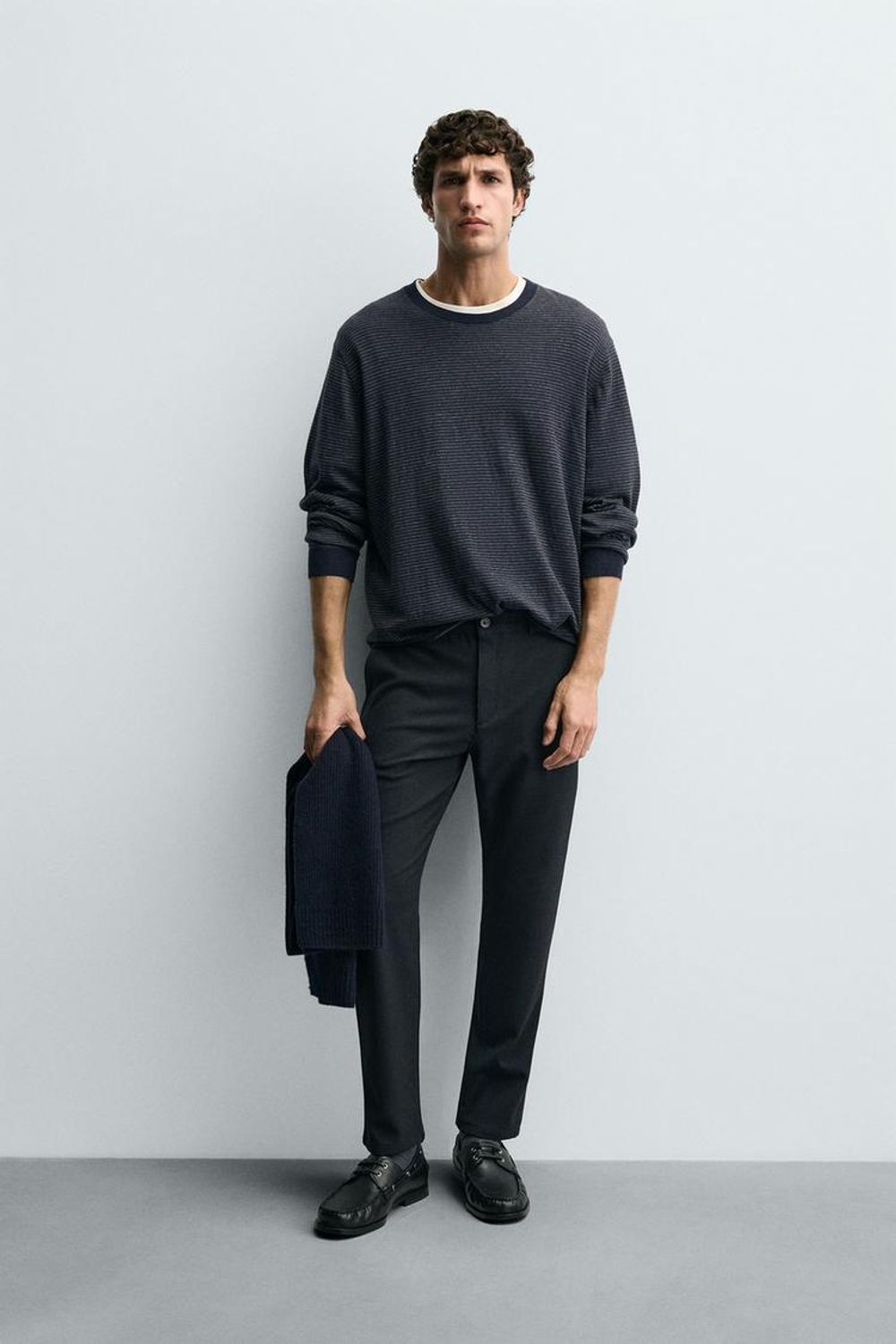 ZARA БРЮКИ ЧИНОС ИЗ КОМФОРТНОЙ РЕЛЬЕФНОЙ ТКАНИ, НЕФТЯНОЙ