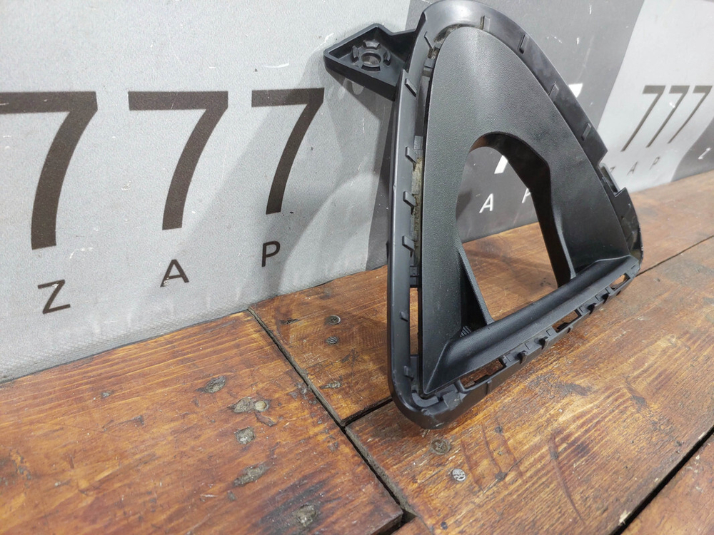 Накладка ПТФ передняя правая Hyundai Solaris 2 (HCR) 20-нв Б/У Оригинал 86522H5500