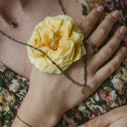 подвеска «молитва» круг с бриллиантом на нити из серафинита