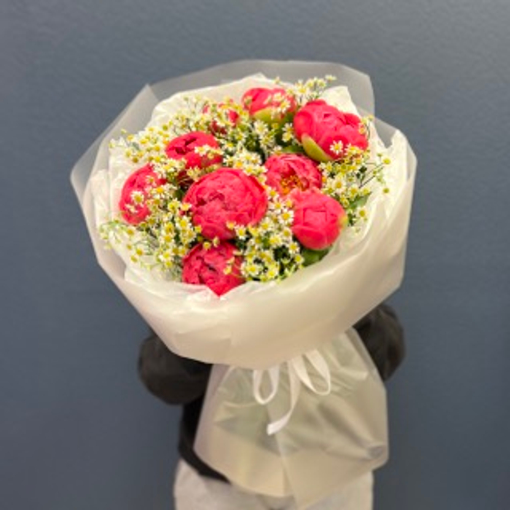 Букет "пион Корал Сансет и Матрикария" #73