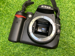Nikon D5000 Kit 18-55mm 3.5-5.6G VR 11.000 кадров