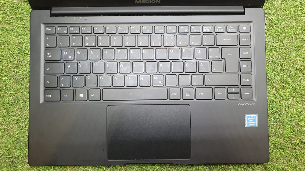 Ноутбук MEDION E4251 Pentium/8Gb/FHD