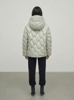 Легкая пуховая куртка на кнопках