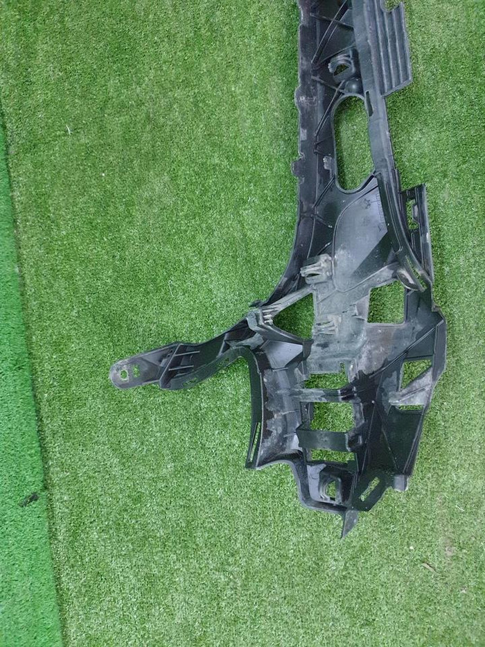 Кронштейн переднего бампера Mercedes GLC X253 (2015-2019) AMG