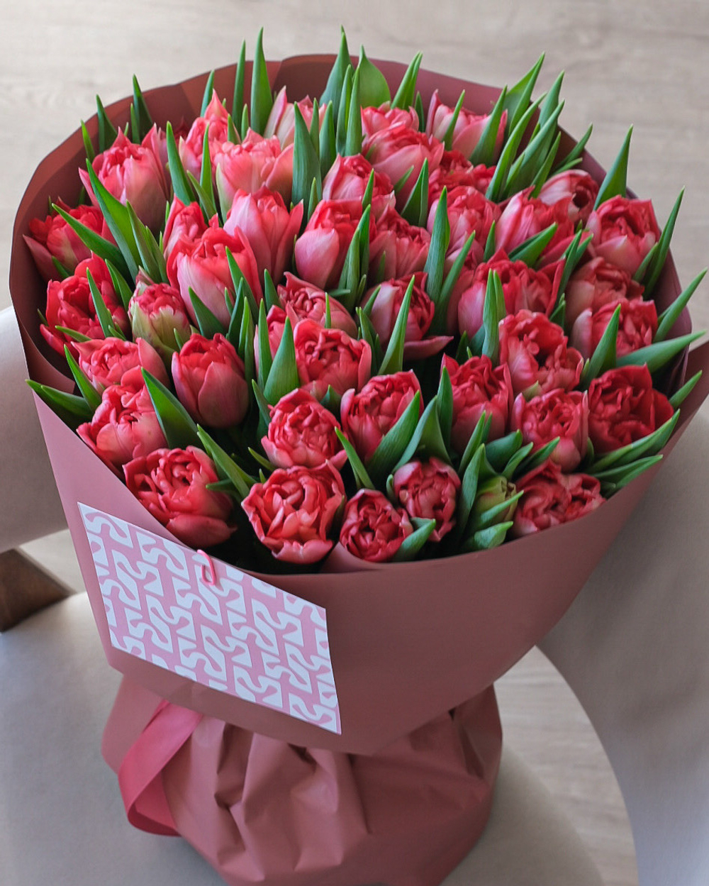 Моно из 49 пионовидных тюльпанов Дабл Твист