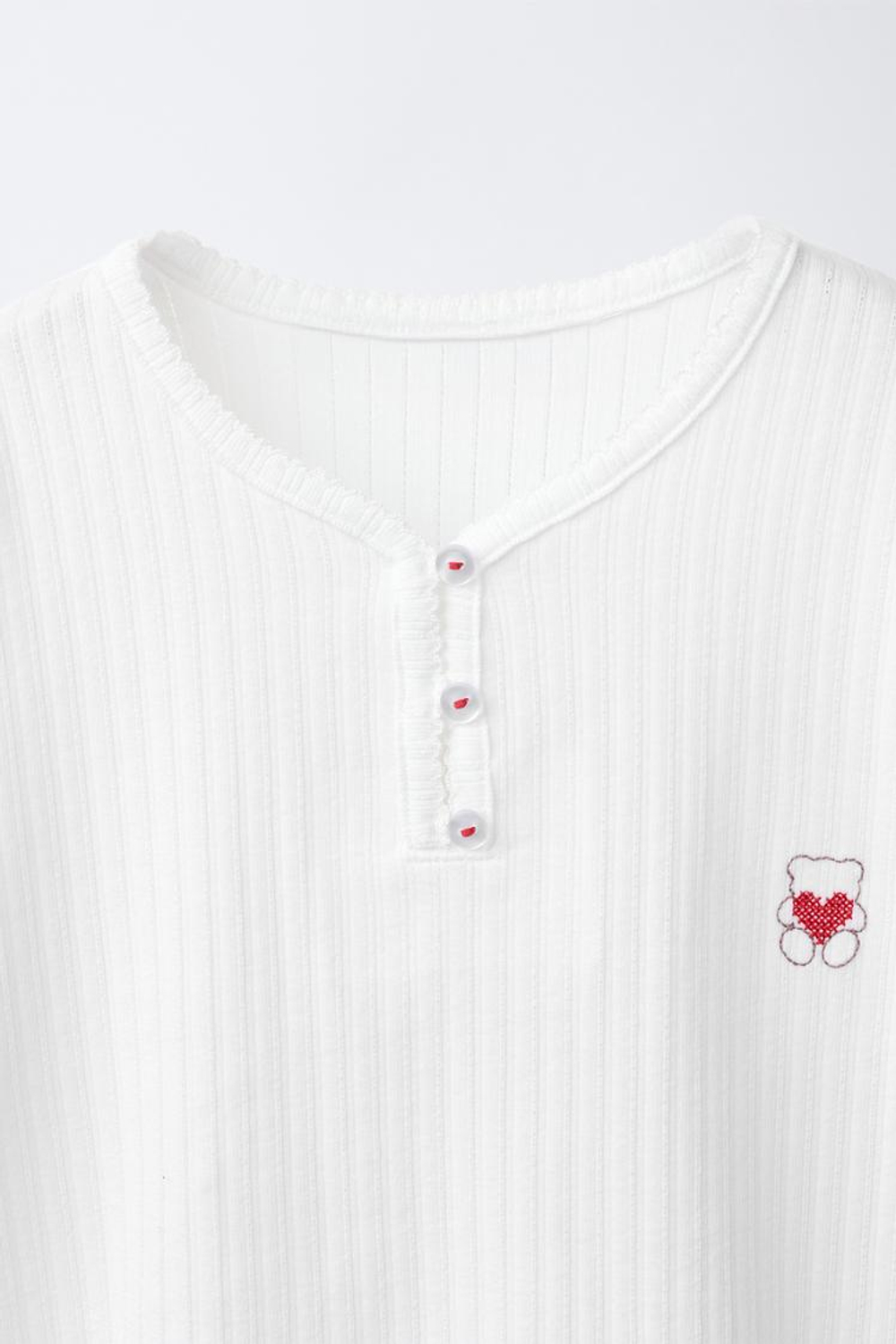 ZARA КОМБИНИРОВАННАЯ ПИЖАМА В ПОЛОСКУ С СЕРДЦАМИ, ЭКРЮ