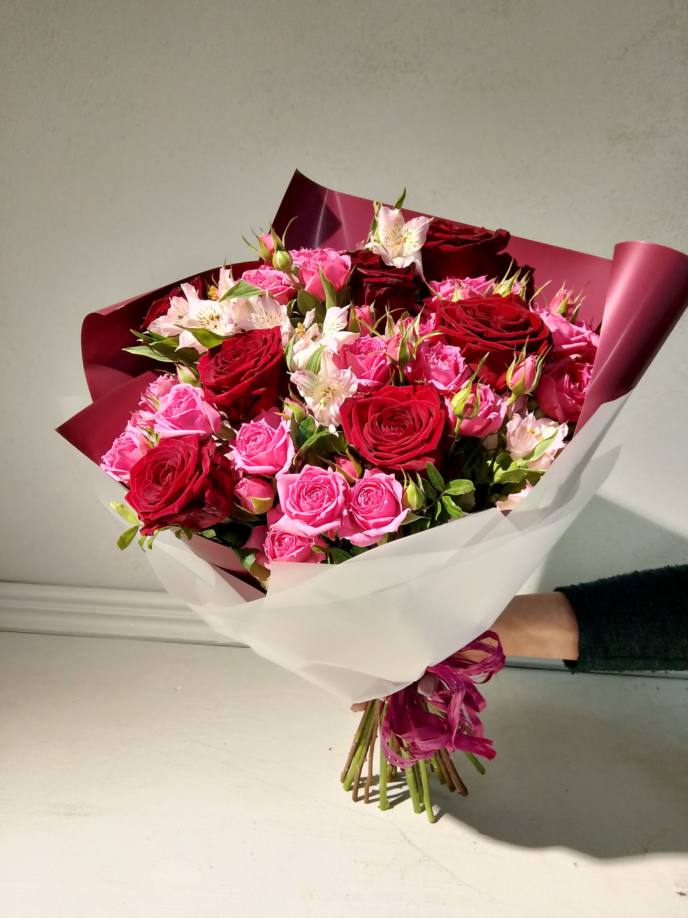 Летний солнечный букет с танацетумом и ароматными пионами Сара Бернард (С0034)