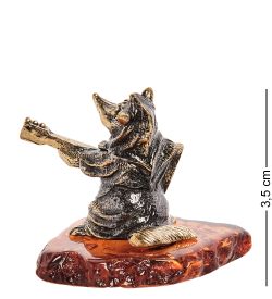 Народные промыслы AM-1083 Фигурка «Лиса с балалайкой» (латунь, янтарь)