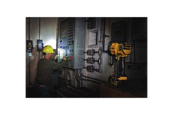 Фонарь DEWALT 18 В XR 1000 люмен, без/бат и ЗУ DCL043