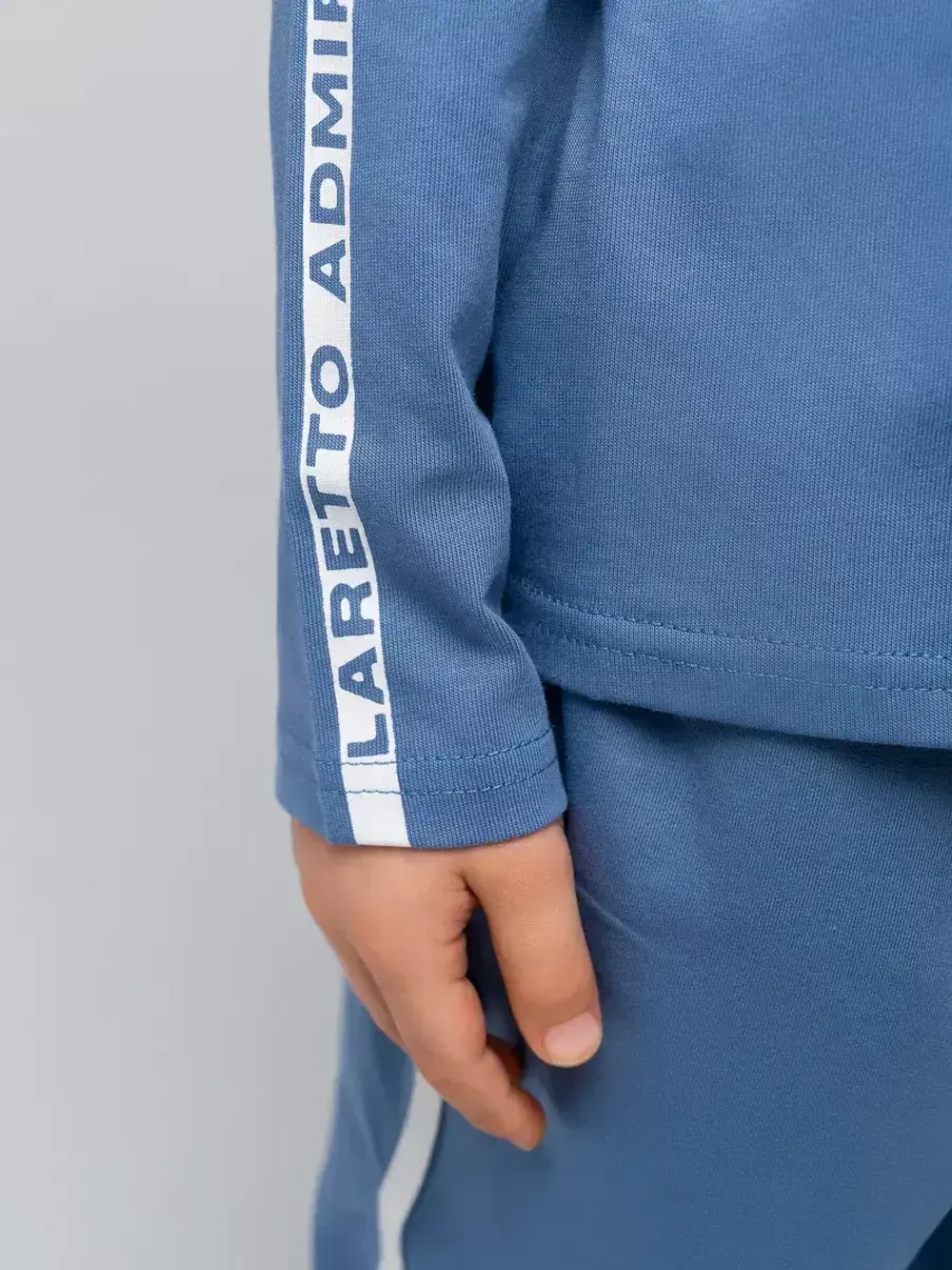 Спортивный костюм для мальчика в школу