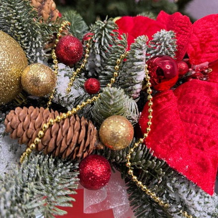 Новогодняя композиция в шляпной коробке