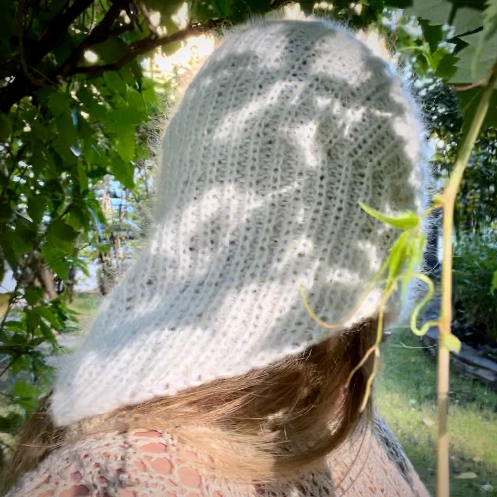 Видео мастер-класс по вязанию косынки-чепчика спицами "Winter cat"