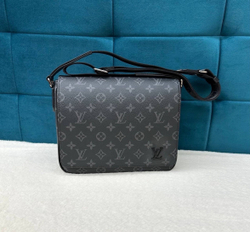 Сумка через плечо Louis Vuitton District PM
