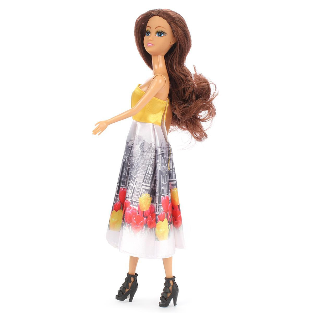 Кукла тип Модель из серии "Путешественница" с аксессуарами, в ассортименте 11501