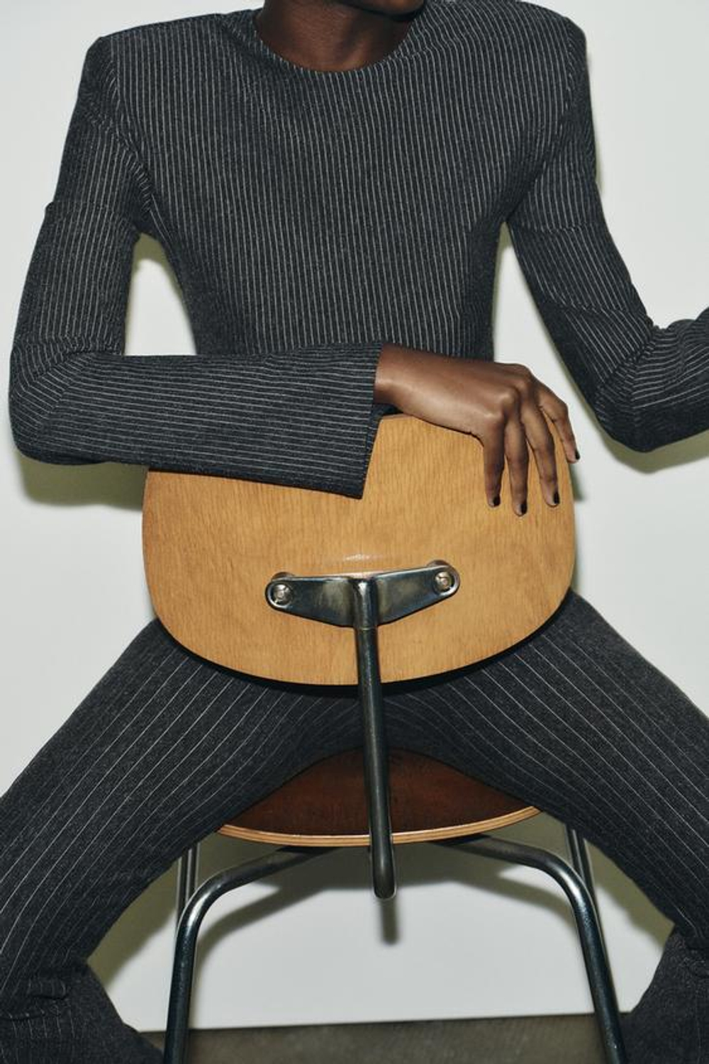 ZARA БРЮКИ FLARED В ТОНКУЮ ПОЛОСКУ, ПОЛОСКИ