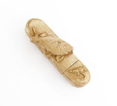 Сувенирная деревянная флешка "Карп"