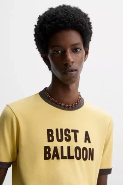 ZARA Х HARRY LAMBERT ФУТБОЛКА С КОНТРАСТНОЙ НАДПИСЬЮ, ГОРЧИЧНЫЙ