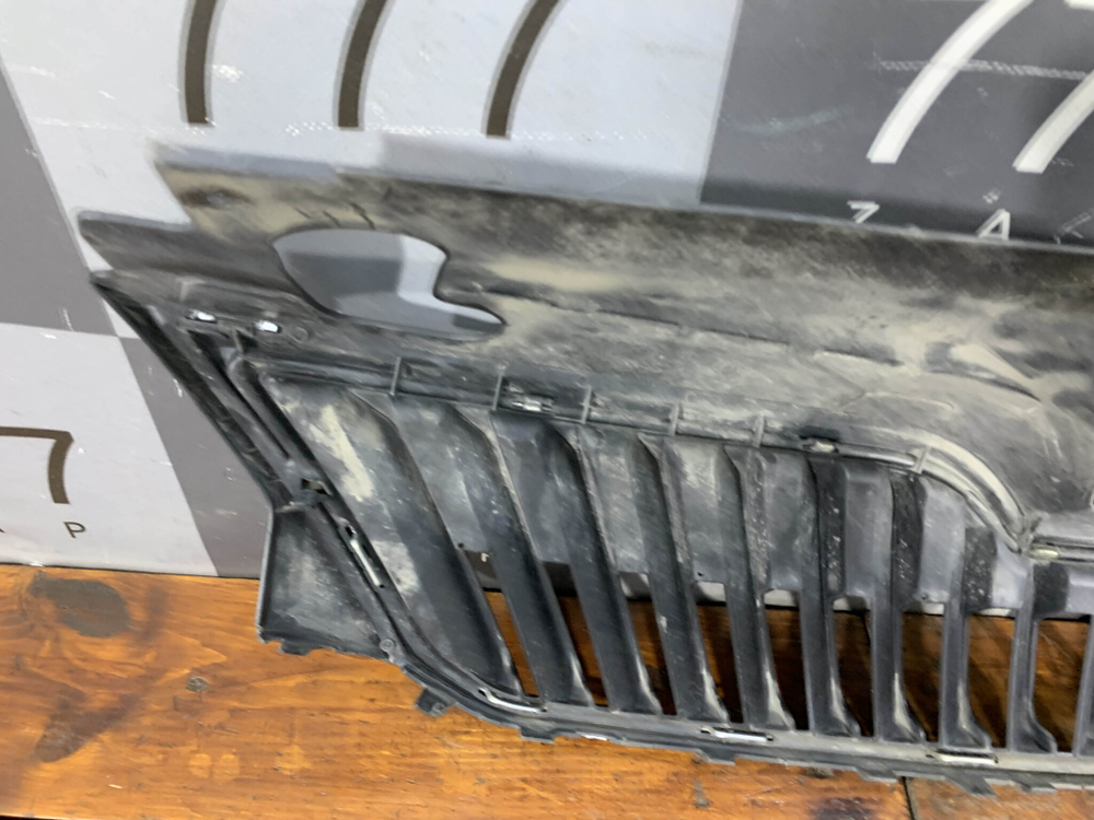 Решетка радиатора Skoda Rapid 1 12-20 Б/У Оригинал 5ja853668