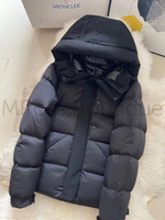 Пуховик Madeira Moncler черного цвета