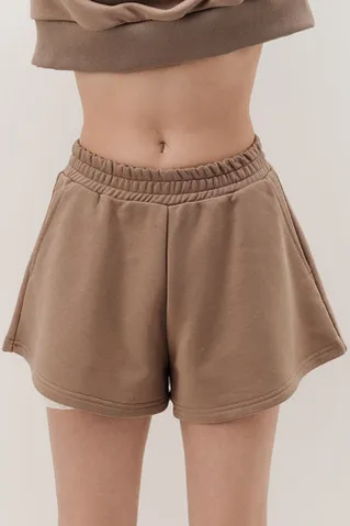 Шорты из футера укороченные сбоку цвета капучино