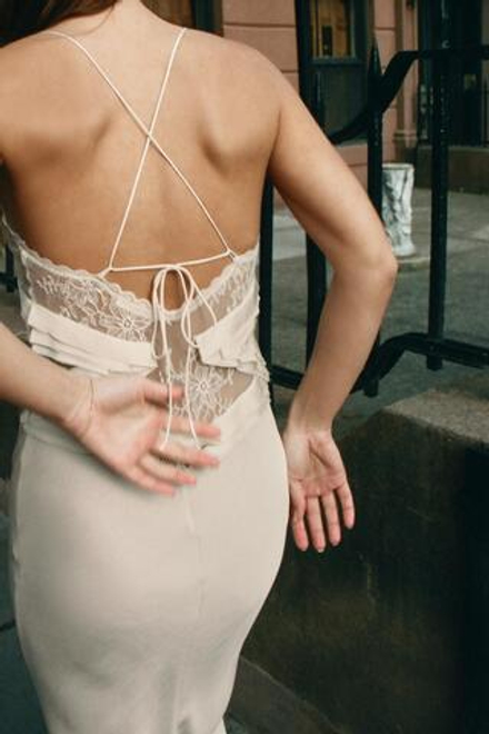 ZARA ДЛИННОЕ ПЛАТЬЕ ИЗ ЖОРЖЕТА С ВОЛАНАМИ, ЭКРЮ