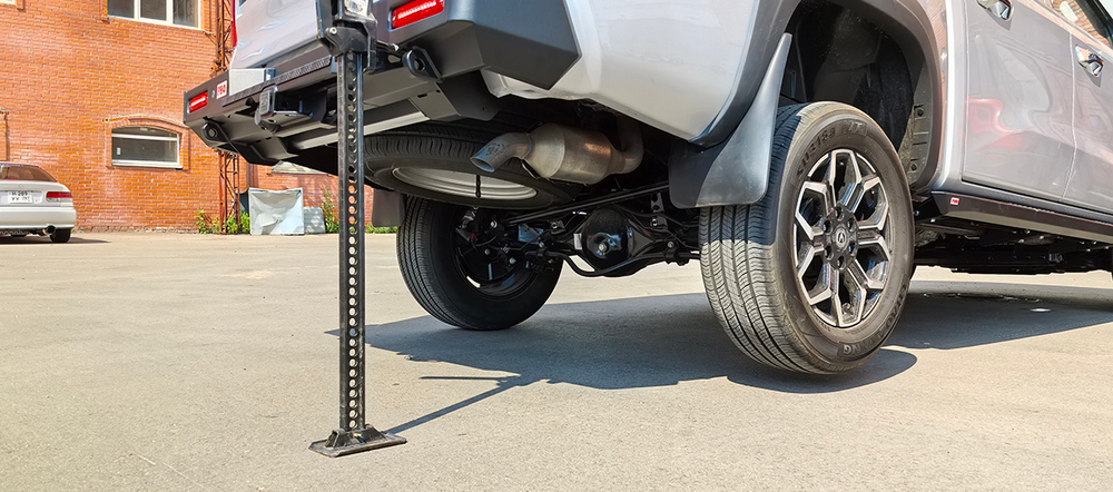 Бампер силовой задний Changan Hunter Plus с квадратом под фаркоп и фонарями РИФ