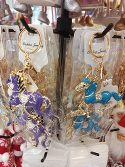 Брюлок с символом года.