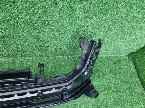 Решетка переднего бампера Land Cruiser 300 (21-нв)