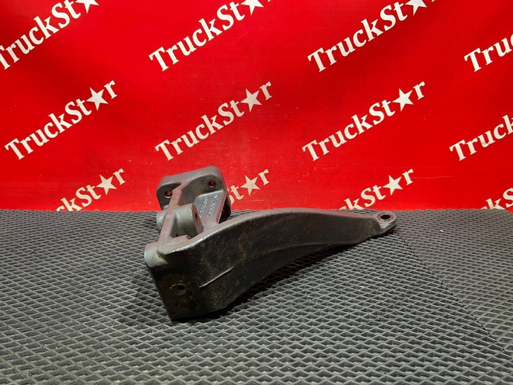 Кронштейн кабины правый